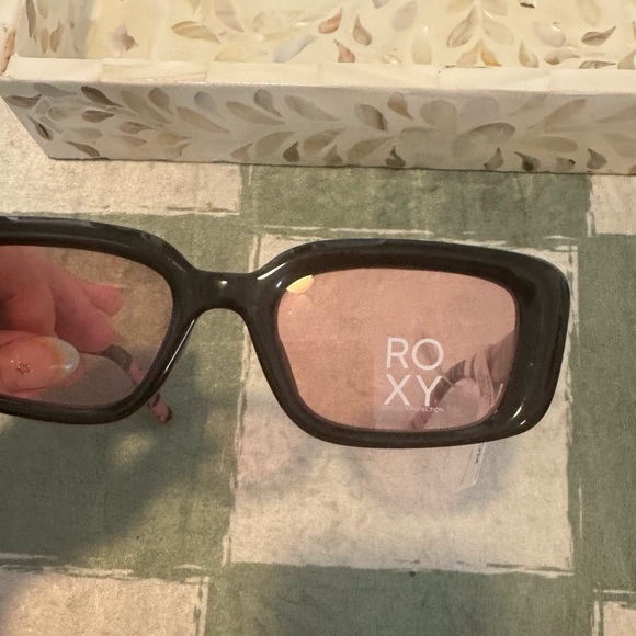 NWT Roxy Black Sunglasses with Pink Lenses - Picture 4 of 11